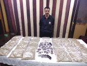 القبض على عاطل بحوزته 7 كيلو استروكس وفودو بالجيزة 