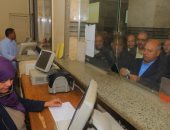 فيديو وصور.. وزير النقل يتفقد محطة مصر ويستمع لشكاوى الركاب.. كامل الوزير يؤكد: "المواطن اللى اشترى تذكرة من حقه يلاقى خدمة".. ويطالب بتشغيل عربات نقل كبار السن بالمحطة.. ويشترى تذكرة قبل استقلاله قطار المنصورة