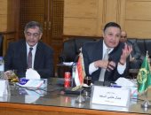 فى أول يوم عمل.. رئيس جامعة بنها: هدفنا تعظيم القيم الإيجابية فى العمل