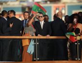 الشباب العربى والإفريقى يلتقطون صور سليفى مع الرئيس السيسي بنيل أسوان