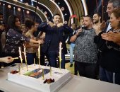 أسرة برنامج "الزمن الجميل" تحتفل بعيد ميلاد صابر الرباعى.. صور