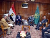 محافظ القليوبية يبحث مع هيئة الأوقاف تخصيص 10 أفدنة بالخصوص لإنشاء مجمع مدارس