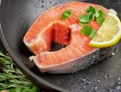 أطعمة تعزز الذاكرة بعد سن الـ 50.. أبرزها الأسماك الزيتية والتوت