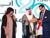 مصر تتسلم جائزة أفضل عرض مسرحى عربى لعام 2018 من حاكم الشارقة