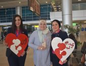 مطار القاهرة يشارك الركاب الاحتفال بـ"عيد الام" بصالات السفر والوصول