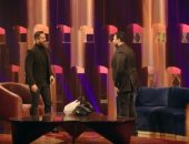 شاهد.. أكرم حسنى يفاجئ كرارة بـ"لب وسودانى" فى استوديو سهرانين