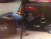 قاريء يشارك بفيديو سرقة بطارية سيارته أثناء توقفها بشبرا الخيمة