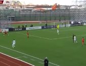 مسافرون يشاهدون مباراة جبل طارق وأيرلندا من الطائرة.. فيديو