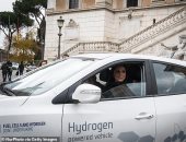 لخفض الانبعاثات.. علماء يستخدمون غاز الهيدروجين لتشغيل السيارات الكهربائية