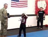 بعد غياب 10 أشهر.. رقيب فى الجيش الأمريكى يفاجئ ابنه.. فيديو وصور