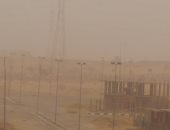 المرور يغلق طريق رأس غارب - الشيخ فضل بسبب عاصفة ترابية منعا لوقوع الحوادث