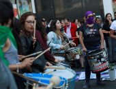 صور .. سيدات "مكسيكو سيتى" يتظاهرن ضد العنف وقتل النساء فى المكسيك