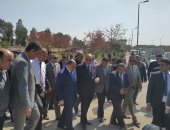 صور.. وزير التنمية المحلية ومحافظ القاهرة يتفقدان غرفة مراقبة استاد السلام