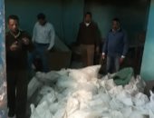 صور.. إحباط محاولة تهريب 2.1 طن دقيق بلدى قبل بيعها بالسوق السوداء بسوهاج