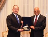 صور.. رئيس مجلس النواب يستقبل رئيس بلغاريا