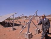 فيديو وصور.. محافظ أسيوط يتفقد أعمال تنفيذ محطة الطاقة الشمسية بالقوصية