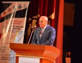 صور.. وزير القوى العاملة يُدشن شعار كلية التربية جامعة بورسعيد الجديد
