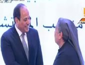 الرئيس السيسى يكرم الراهبة سهام جودت والدكتور فوزية عبد الستار