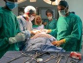 مستشفى أسوان الجامعى ينقذ حياة مريض من الموت بعد إصابته بقطع فى الرقبة