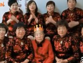 ثمانينية و8 بنات.. سيدة صينية تتلقى التهنئة من بناتها بعيد ميلادها الـ88