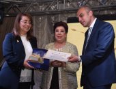 الصيد يكرم سيداته بحضور وزيرة التضامن ورجاء الجداوى.. صور