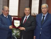 محافظ بني سويف يستقبل وفد من قضاة مجلس الدولة بعد وضع حجر أساس مجمع المحاكم