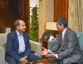  وزير التجارة يبحث مع سفير أوزبكستان تعزيز العلاقات التجارية والاقتصادية 