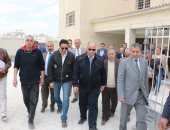 محافظ القاهرة يتفقد أعمال التطوير الجارية فى منطقة شق الثعبان.. صور