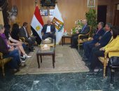 محافظ الوادي الجديد يستقبل سفير التشيك ويوجه الدعوة للجالية التشيكية و الأوروبية لزيارة المحافظة