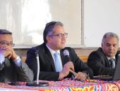 صور.. خالد العنانى يلتقى طلاب كلية الآداب بجامعة عين شمس