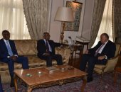 سامح شكرى يبحث القضايا الإقليمية وأمن البحر الأحمر مع وزير خارجية إريتريا