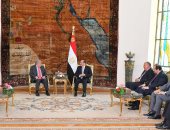 الأمين العام للأمم المتحدة عقب لقاء الرئيس السيسي: مصر تلعب دورا أساسيا فى المنطقة لتحقيق الأمن والسلام.. جوتيريش: مرتفعات الجولان أرض سورية محتلة.. ويكشف: عقد قمة بنيروبى لمناقشة جهود محاربة الإرهاب بأفريقيا