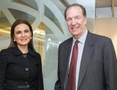 سحر نصر تبحث مع المرشح لرئاسة البنك الدولى دعم المشروعات القومية الكبرى فى مصر