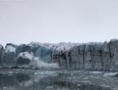 شاهد.. لحظة  انهيار كتل جليدية عملاقة فى آيسلندا 