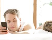  1من كل 5 بريطانيين يستخدم بصمة شريكته أثناء نومها لفتح هاتفها