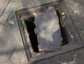 من سنة وأنت طالع.. بلاعة مفتوحة وسط شارع ولى العهد بحدائق القبة