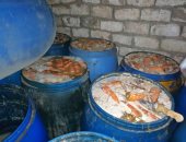 صور.. إعدام 1150 كيلو أغذية فاسدة بحملة مراقبة الأغذية فى سوهاج 