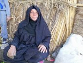 صور.. "عطيات" 25 سنة خدمة بالحقول.. وتحلم بعلاج عينيها ومعاش