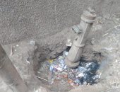 شكوى من ماسورة مياه متهالكة بجوار عامود إنارة بقرية عرب الرمل بالمنوفية