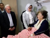صور.. وزيرة الصحة تزور المناضلة البورسعيدية زينب الكفراوي