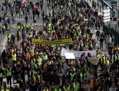 اشتباكات بين الشرطة الفرنسية و حركة السترات الصفراء في باريس
