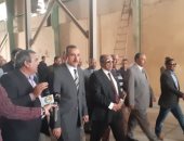 فيديو وصور.. وزير الزراعة يتفقد محطة إنتاج التقاوى فى أسيوط