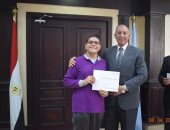 محافظ البحر الأحمر يكرم الطلاب الأيتام المتفوقين ويمنحهم شهادات تقدير