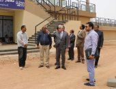 محافظ جنوب سيناء يتفقد استعدادات مضمار سباقات الهجن بشرم الشيخ