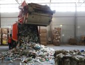 "حد يعمل كدة؟".. زوجان روسيان يضعان آلاف الدولارات داخل كيس قمامة