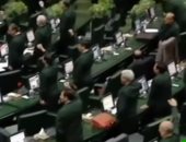 ردا على ترامب.. أعضاء البرلمان الإيرانى يرتدون زى الحرس الثورى.. فيديو
