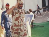 "القائد الطيار".. 6 صور للشيخ محمد بن زايد بالزى العسكرى