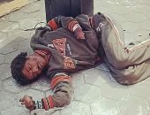"إحنا معاك".. مشرد فى حاجة لمساعدة بشارع أحمد عرابى بالمهندسين