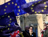 مظاهرة ضد البريكست أمام مبنى مجلس العموم البريطاني بأعلام الاتحاد الأوربى