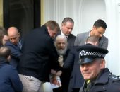 شاهد.. لحظة اعتقال مؤسس موقع ويكيليكس من داخل سفارة الإكوادور فى لندن